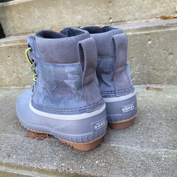 Sorel duck boots size 4 - Picture 3 of 3